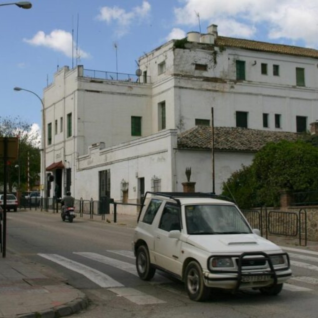 Sale a subasta pública el antiguo cuartel de la Guardia Civil de Priego ...