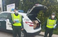 La Guardia Civil entrega mascarillas en los accesos al Polígono Industrial 