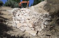 La Junta de Andalucía repara la desembocadura de un canal de hormigón en el pk 37,26 de la carretera A-339 a su paso por Almedinilla