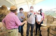 Cristina Casanueva visita el recinto fortificado del Cerro de la Merced