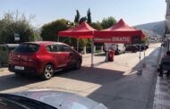 La empresa lucentina Carglass desinfecta vehículos en Almedinilla