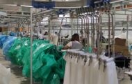 Mascarillas y batas sanitarias dan vida al sector de la confección prieguense durante la pandemia