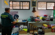 La Guardia Civil interviene en Fuente Palmera unas 1.000 prendas de ropa, calzado y complementos, supuestamente falsificados y detiene a una persona