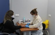 Salud realiza pruebas al profesorado y personal no docente de Almedinilla tras las vacaciones navideñas
