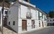 Sale a subasta la finca urbana de la calle Molinos, Nº 36, de Almedinilla