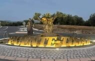 Escultura en homenaje a la mujer tojeña aceitunera