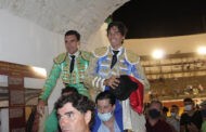 Salida a hombros de Curro Díaz y Octavio Chacón en Priego ante un exigente encierro de Victorino Martín