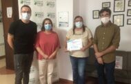 El Ayuntamiento de Almedinilla entrega la recaudación del concierto de Zaguán a la Asociación Albasur de Priego