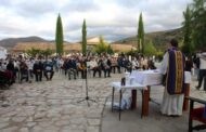 Cientos de personas acuden a los cementerios de Almedinilla y Sileras para honrar a los difuntos