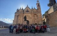 Más de medio centenar de mayores de Almedinilla visita la ciudad de Antequera