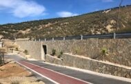 El Ayuntamiento adecenta varias zonas del tramo de la carretera CO-8202, de la travesía de A-339 a la aldea de Los Ríos