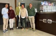 Ángel Acién Cara visita la confección 