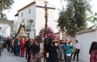 Sileras procesiona al Crucificado y Virgen de los Dolores en la tarde del Viernes Santo