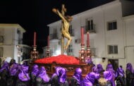 El Cristo del Amor y la Virgen de los Dolores recorren las calles de Almedinilla la noche del Jueves Santo