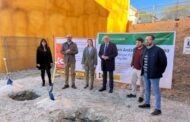 La Diputación de Córdoba pone la primera piedra de una nueva promoción de viviendas protegidas en régimen de alquiler en Carcabuey