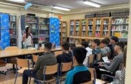 Sandra Ruiz Cañadas, invitada para hablar de escritura, de su experiencia y novelas, por el IES Guadalentín de Jaén