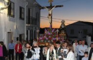 La aldea almedinillense de Las Sileras procesiona al Crucificado y Virgen de los Dolores