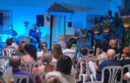 El dúo Bacanan pone la  música y la elegancia en la renovada calle Espinarejo