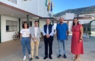 El delegado de Educación visita el colegio Rodríguez Vega de Almedinilla