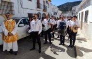 Como es tradicional, la Banda  Municipal de Almedinilla, en la antesala de San Juan patrón de Almedinilla, acompaña musicalmente la procesión de San Juanillo