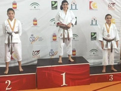 La almedinillense Paula Nieto Ordóñez, medalla de bronce en el XIX Trofeo Diputación de Kárate