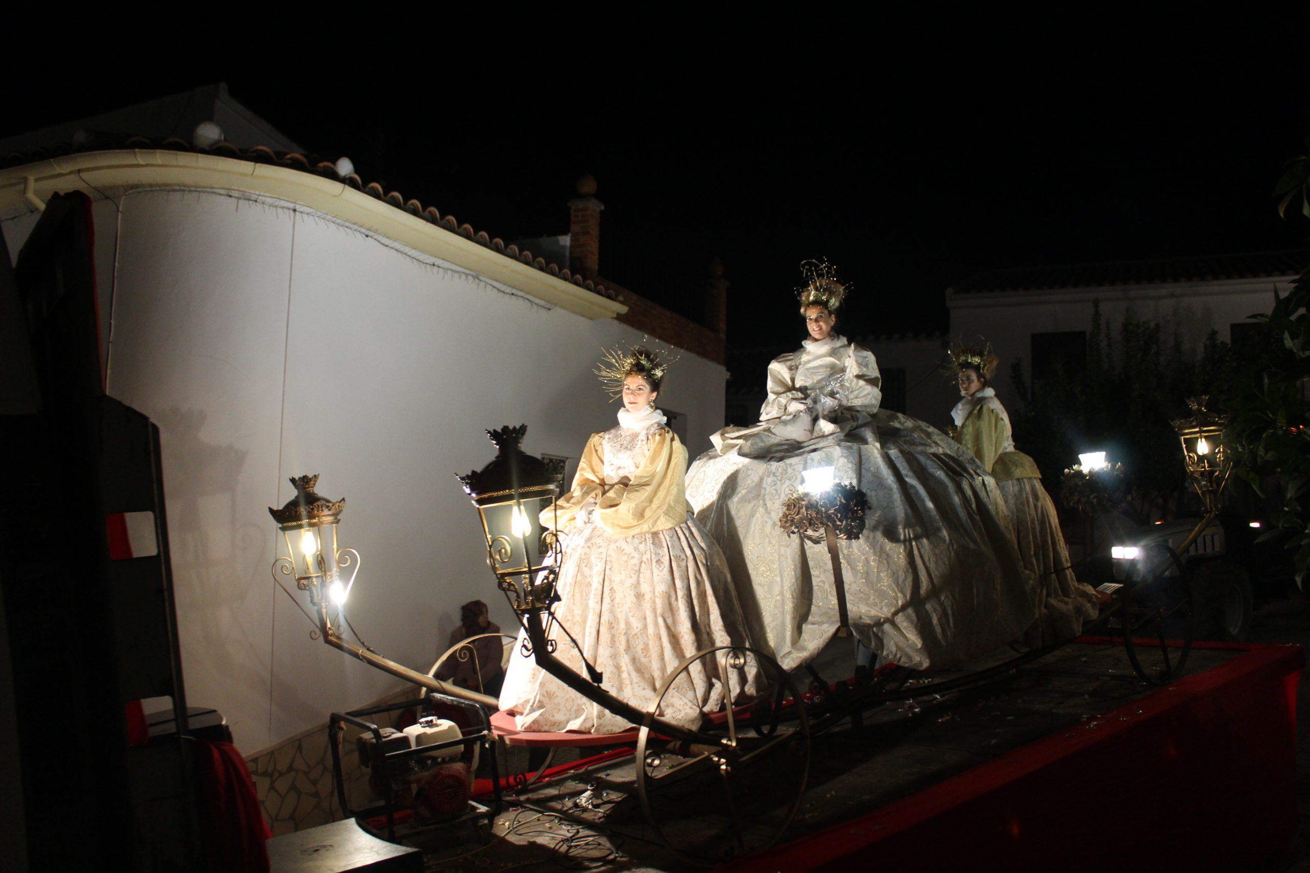 Los niños y niñas de Almedinilla viven con ilusión la Cabalgata de Reyes