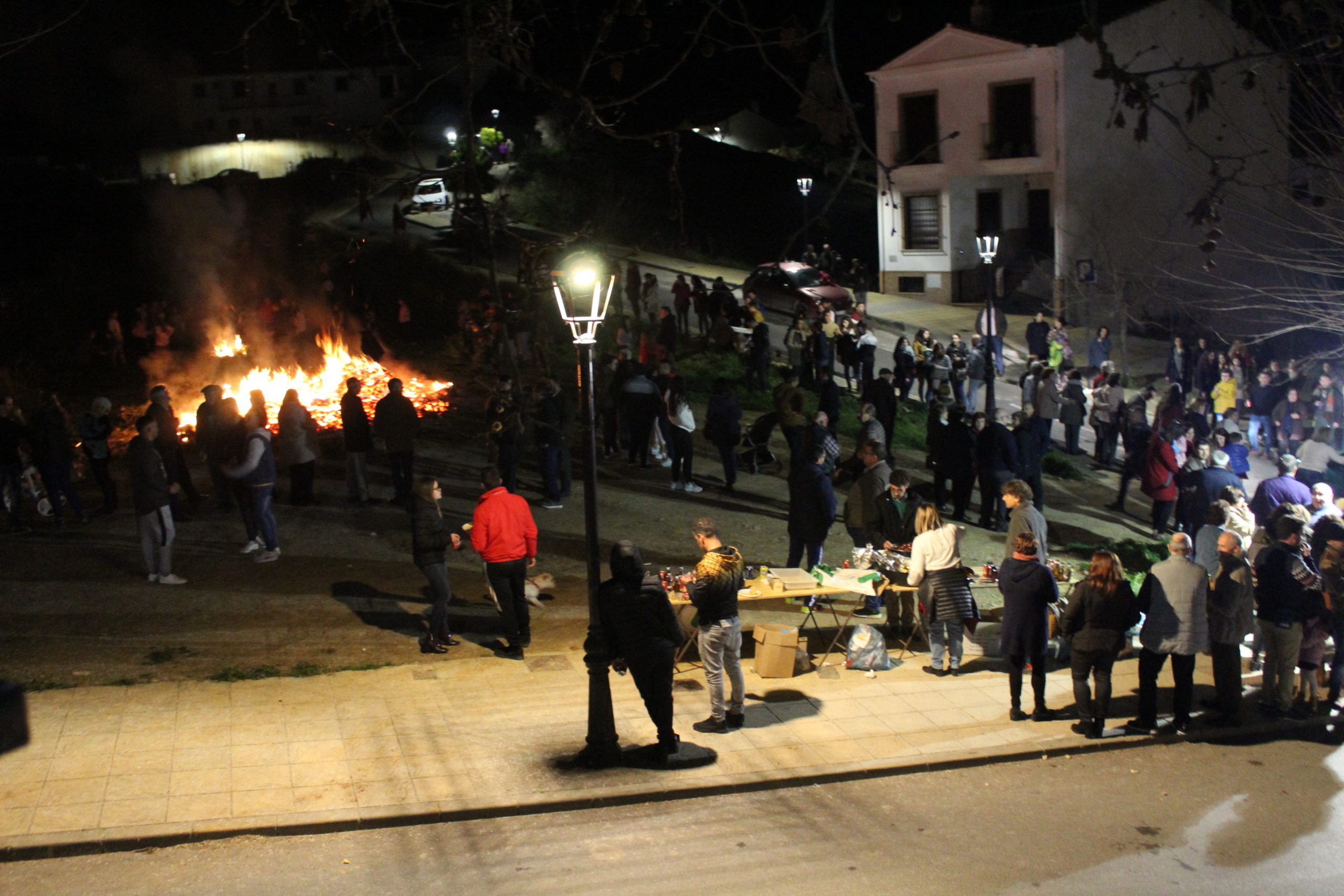 Las candelas protagonizan las noches del 1 y 2 de febrero en Almedinilla