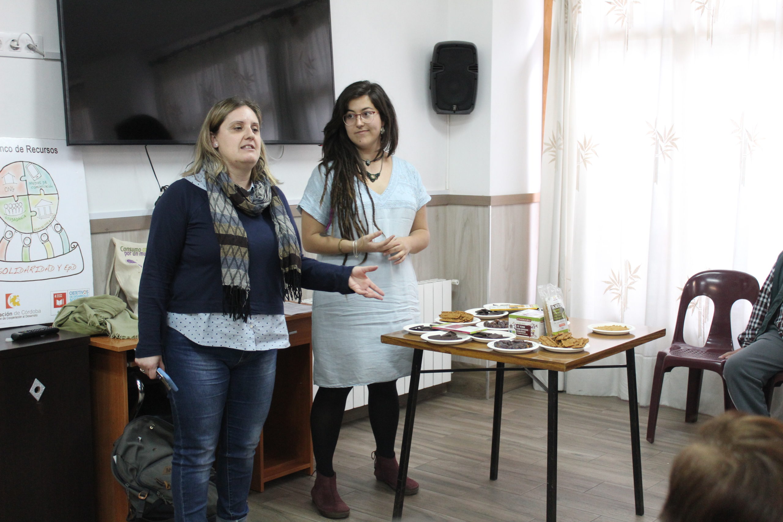 El Café-tertulia sobre consumo responsable tiene una gran afluencia de público