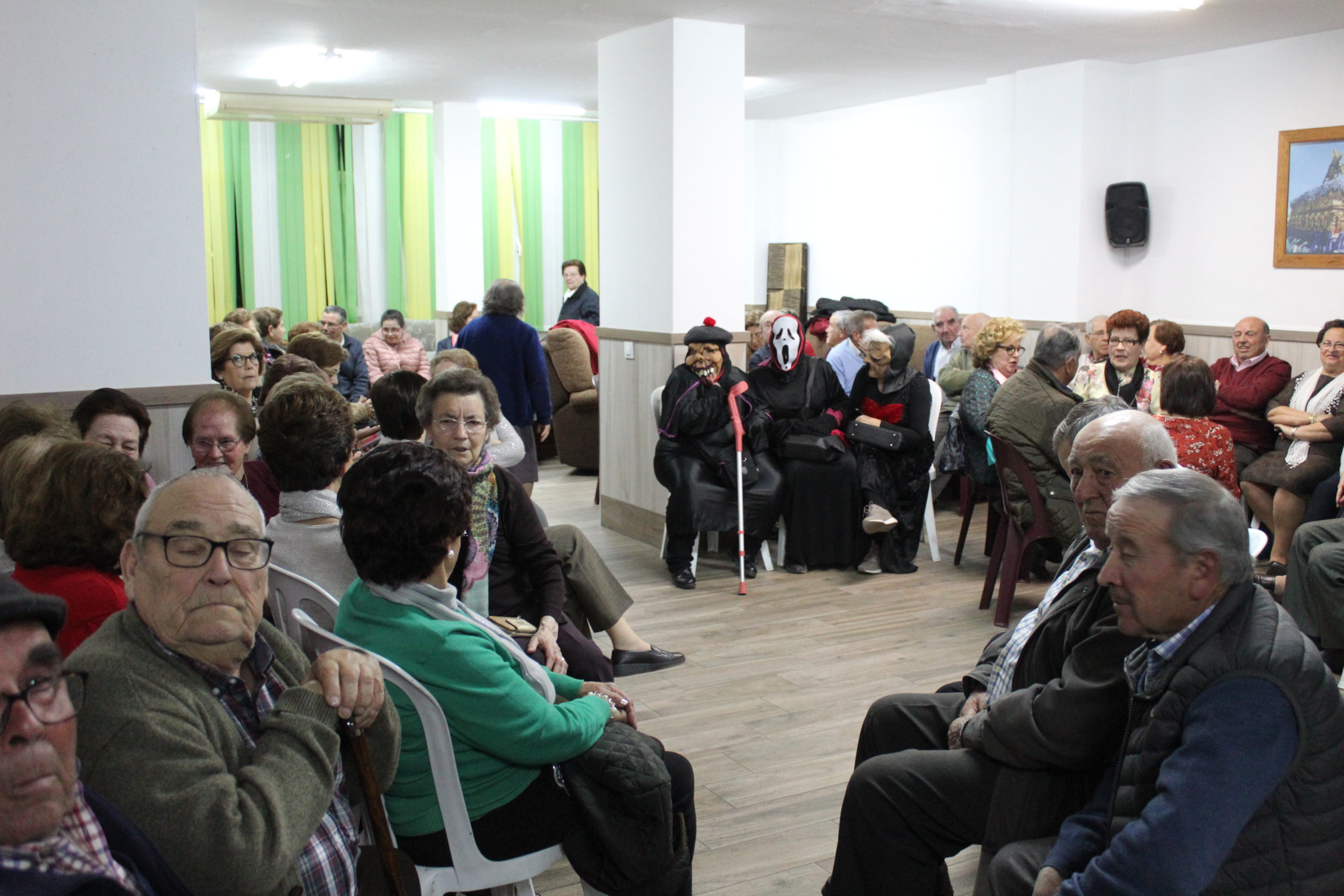 Fiesta de Carnaval en el Hogar del Pensionista de Almedinilla