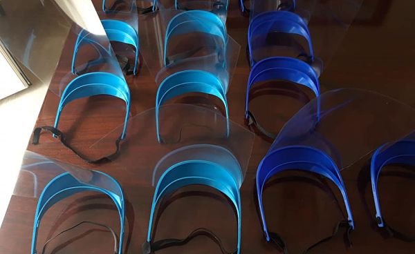 Fabrican viseras protectoras con impresoras 3D para los sanitarios de los pueblos de la Subbética