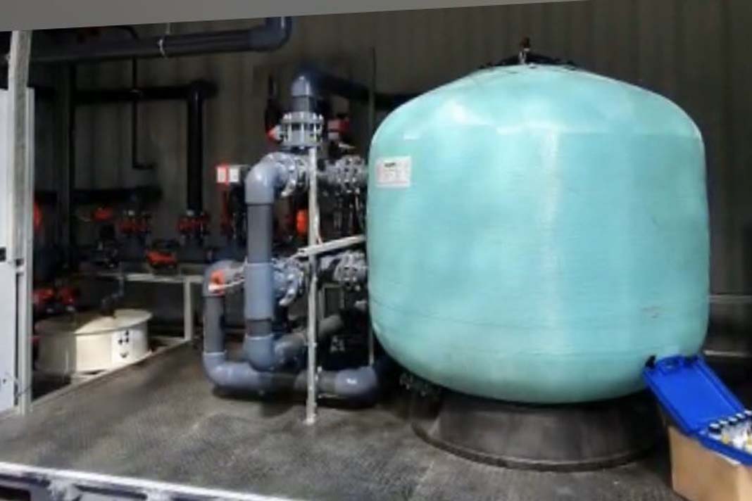 Un empresario cordobés ofrece una máquina para producir líquido desinfectante de manera masiva