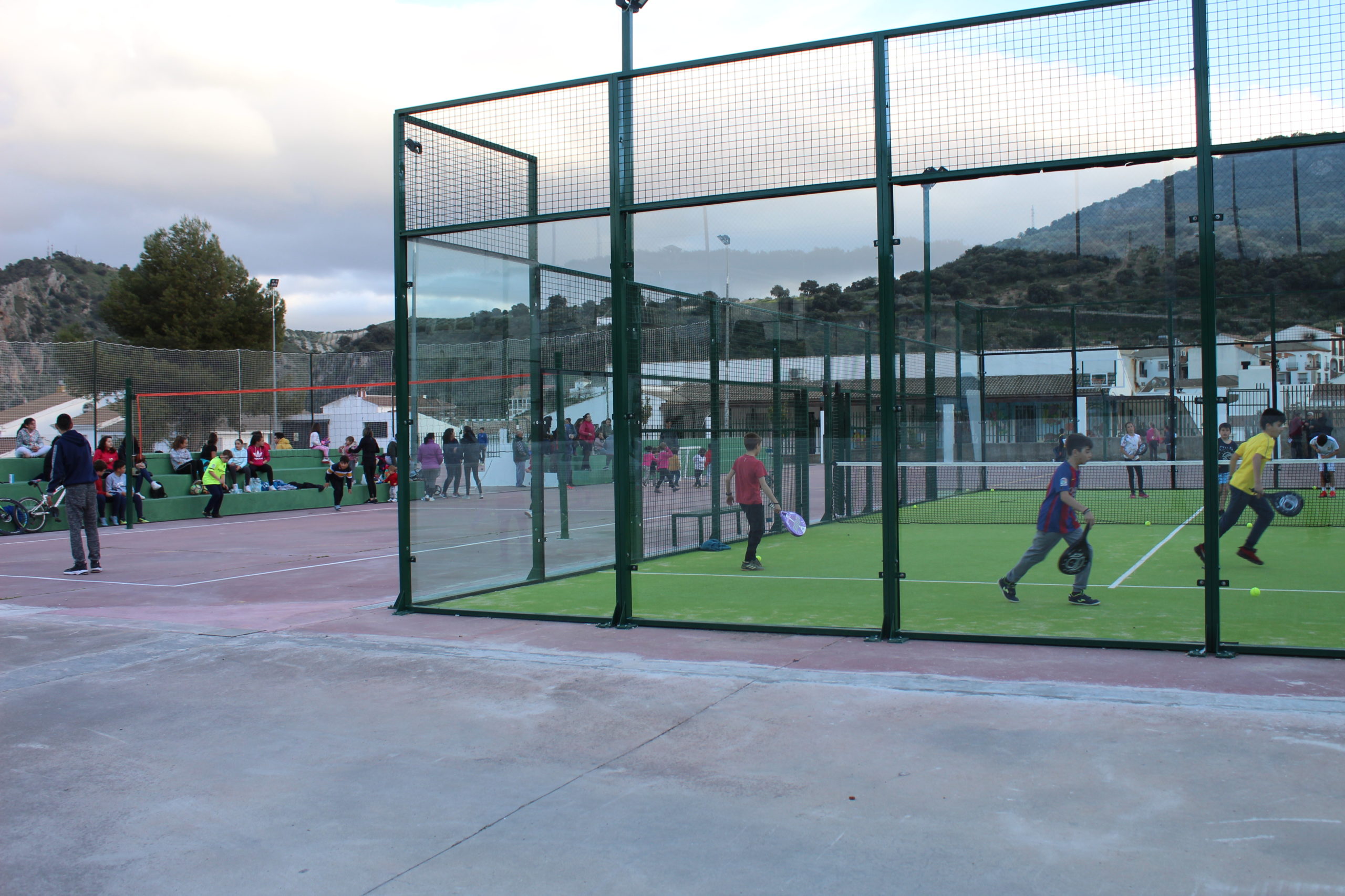 Inauguración de las pistas deportivas con jornada multideportiva, presentación de la aplicación para reserva de pistas y partido exhibición de pádel