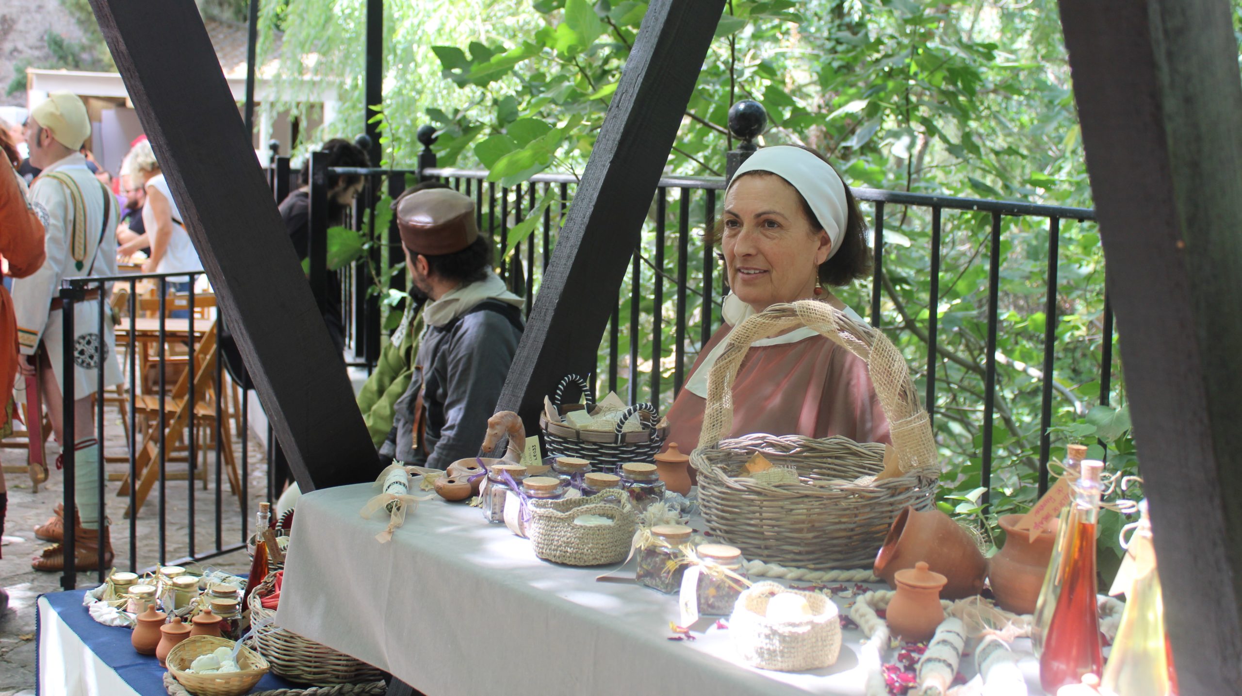 La almedinillense María Jesús Ramírez presenta sus productos, en el Mercado “Mujeres Artesanas” de Córdoba
