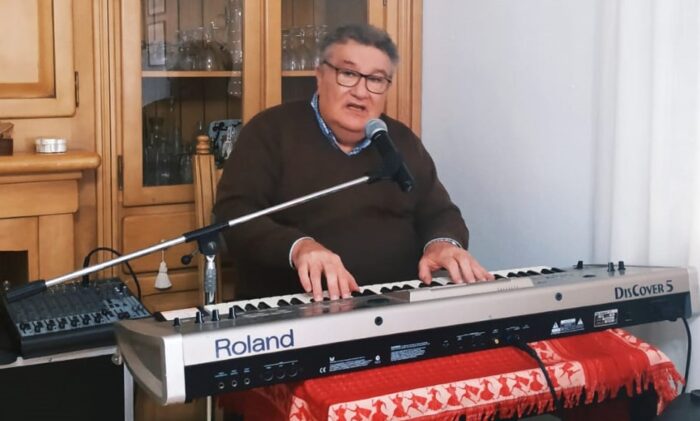La música en las ventanas y balcones se extiende a varias zonas de Almedinilla durante el confinamiento