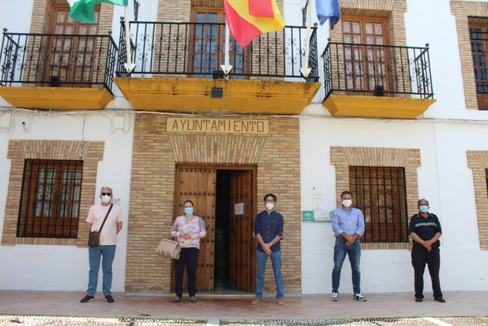 Minuto de silencio y luto oficial por las víctimas del Covid-19 en el Ayuntamiento de Almedinilla