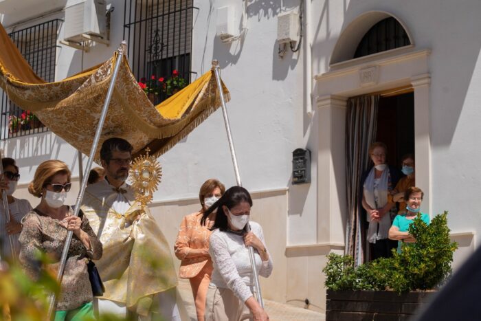 Una procesión del Corpus atípica en Almedinilla