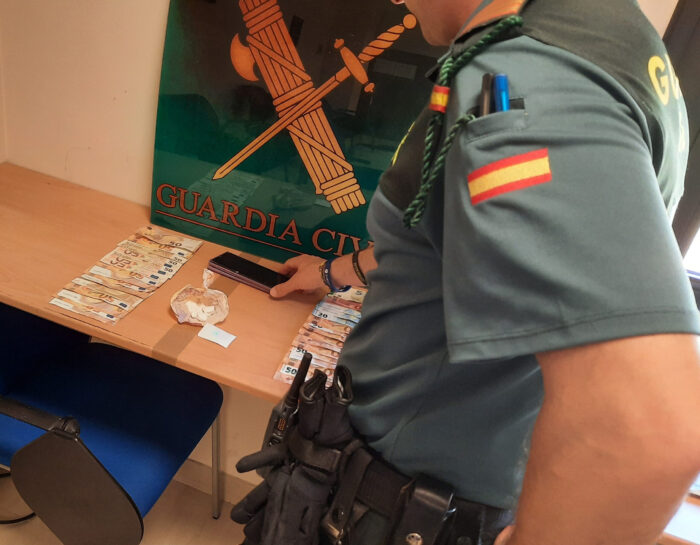 La Guardia Civil y la Policía Local detienen en Baena a un vecino de Priego que transportaba droga