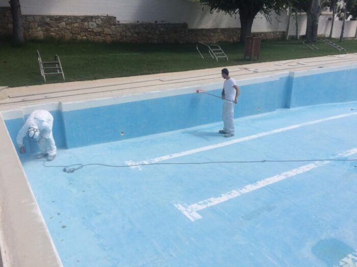 El Ayuntamiento de Almedinilla acomete la remodelación de la Piscina Municipal
