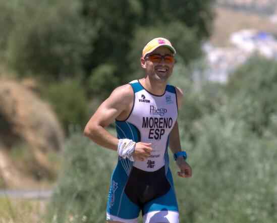 El exjugador del Almedinilla Atlético, Jorge Moreno, correrá un ironman solidario de 226 kilómetros por la Subbética