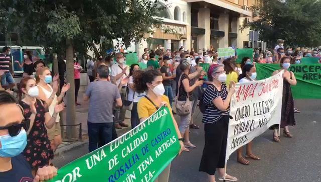 Las ampas de centros públicos de Córdoba exigen en redes que sus hijos estudien en el colegio elegido