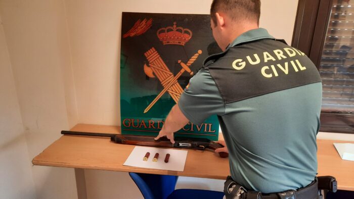 La Guardia Civil y la Policía Local detienen en Baena a un vecino de la localidad como supuesto autor de un delito de tenencia ilícita de armas