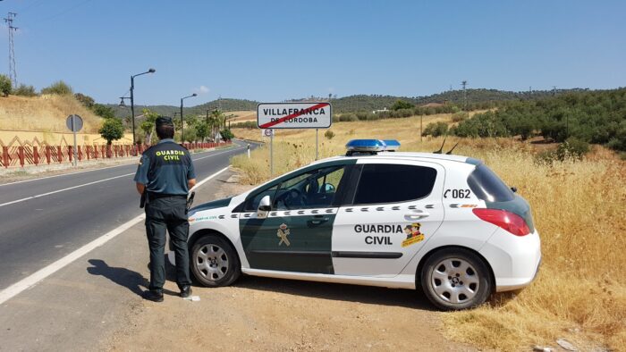 La Guardia Civil detiene en Villafranca de Córdoba a una persona como supuesta autora de un delito de extorsión y amenazas.