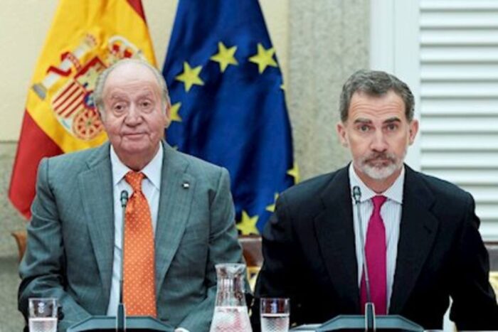 Juan Carlos I notifica su marcha fuera de España a Felipe VI
