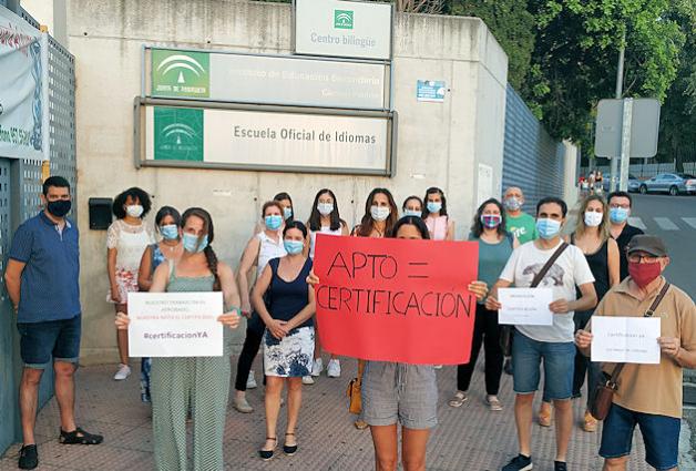 Alumnado de la Escuela Oficial de Idiomas (EOI) de Priego se quejan a la Consejería de Educación por no certificar sus estudios