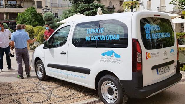 El ayuntamiento de Priego adquiere dos nuevos vehículos para el Mantenimiento de las Aldeas y el Servicio de Electricidad