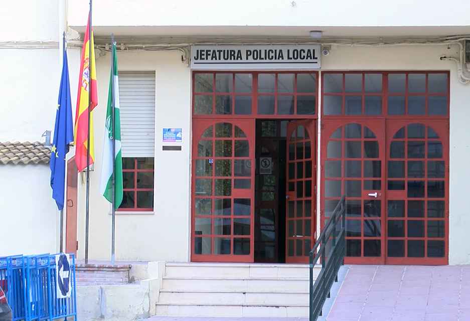 La Policía Local de Priego desaloja a 49 personas del interior de un local de 41 metros cuadrados