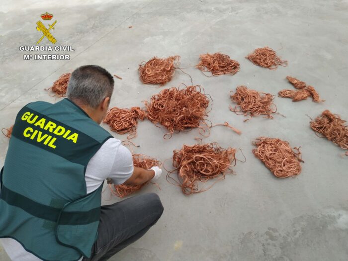 La Guardia Civil detiene a una persona en Villafranca y recupera cable de cobre sustraído