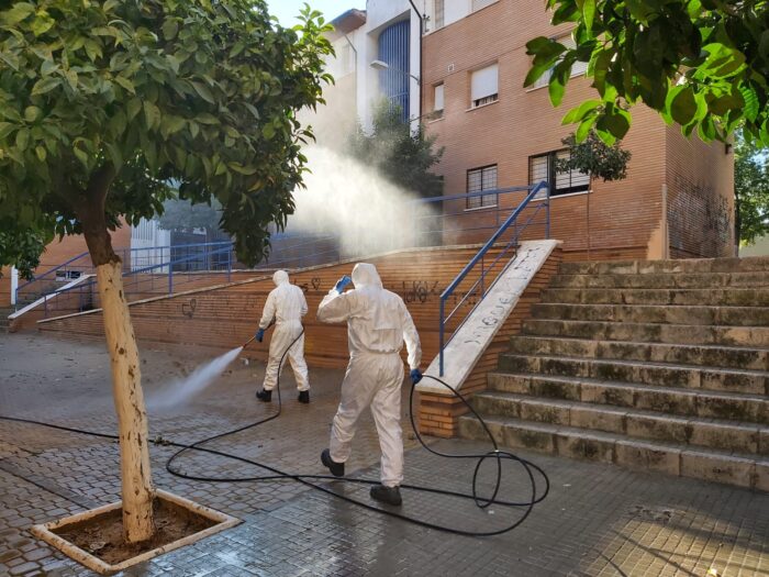 Bomberos del Consorcio Provincial realizan tareas de desinfección en Lucena, Santa Eufemia, Posadas y Luque