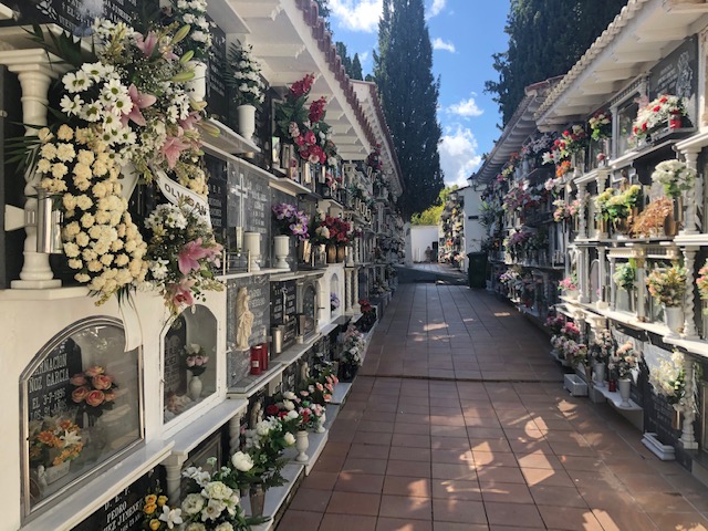 Un bando del Alcalde de Almedinilla regula el acceso al cementerio ante la festividad de Todos los Santos