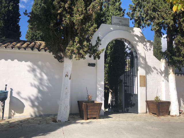 Bando del alcalde de Almedinilla sobre medidas extraordinarias en el Cementerio